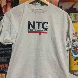 Vintage Nike Gray Tag Tennis Camps White T-shirt size Medium
